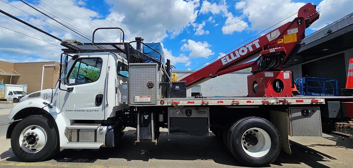 Used Elliott L55R Sign Crane on 2019 Freightliner M2-106 Reg Cab Flatbed Truck - MM6930