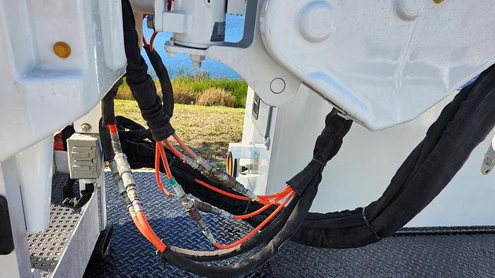 Used Altec AT40S Bucket Boom on 2016 Ford F550 Reg Cab Utility Truck - 72785