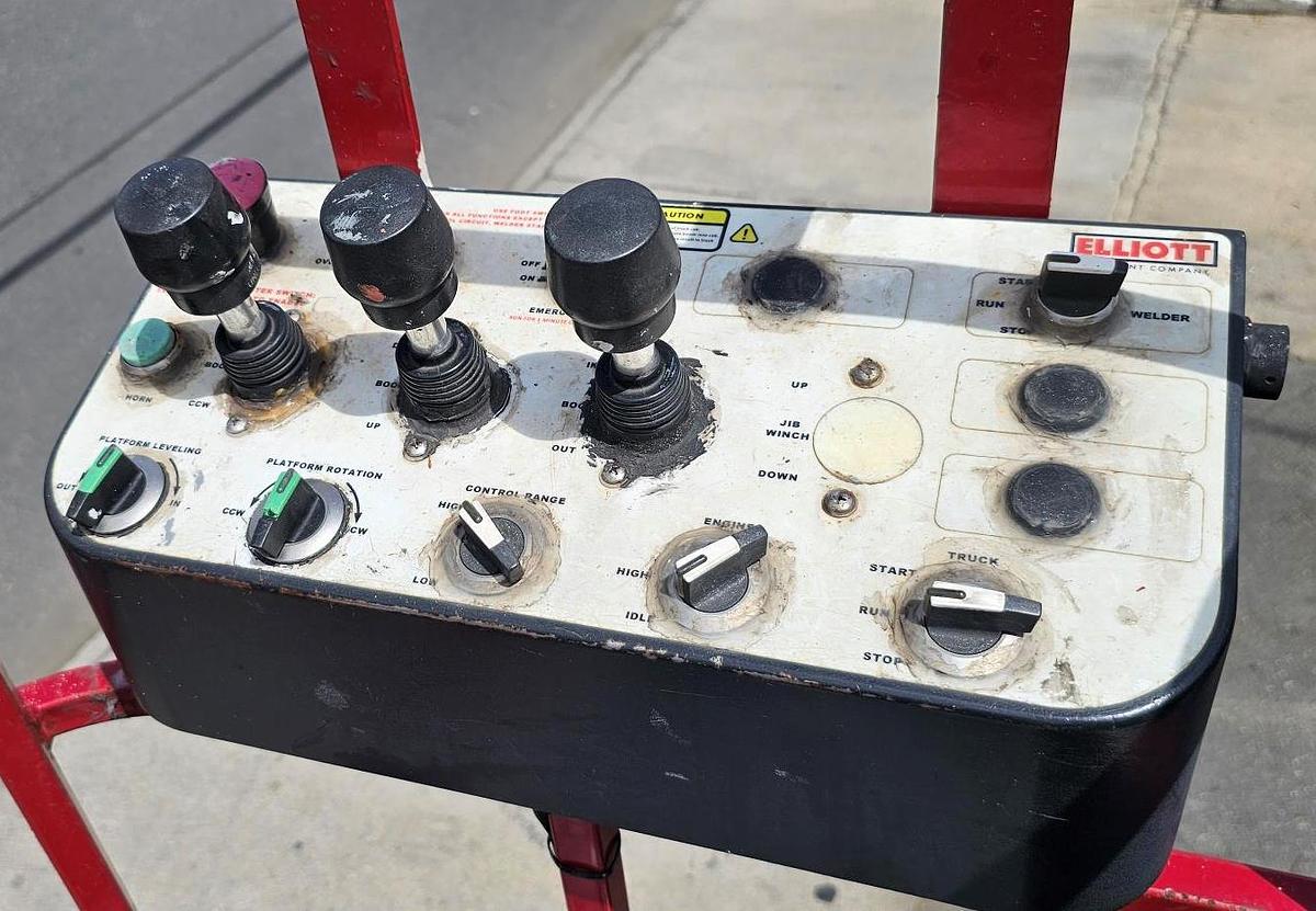 Used Elliott L55R Sign Crane on 2019 Freightliner M2-106 Reg Cab Flatbed Truck - MM6930