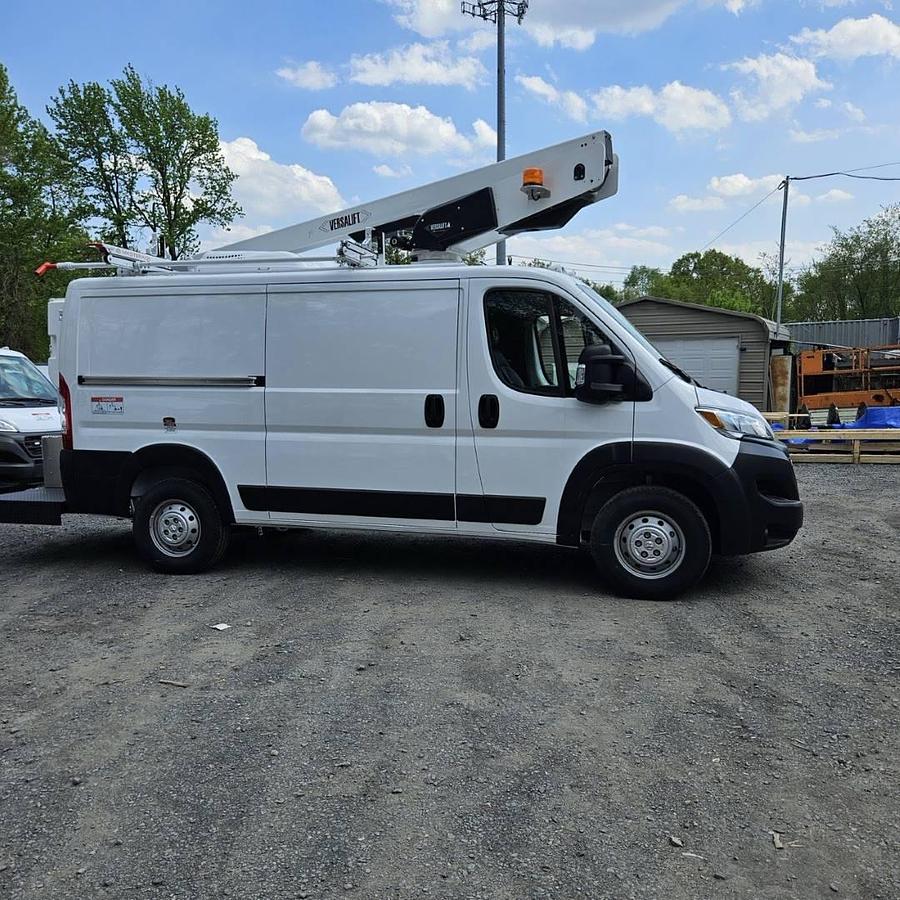 Used Versalift VANTEL29 NE Bucket Van on 2023 RAM 3500 VAN - R52427