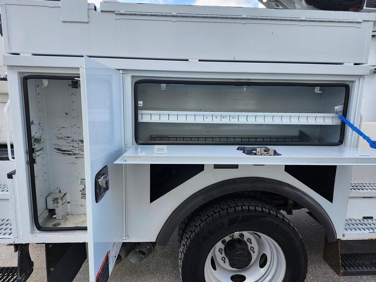 Used Altec AT41M Bucket Boom on 2019 Ford F550 4x4 Reg Cab Utility Truck - 88481