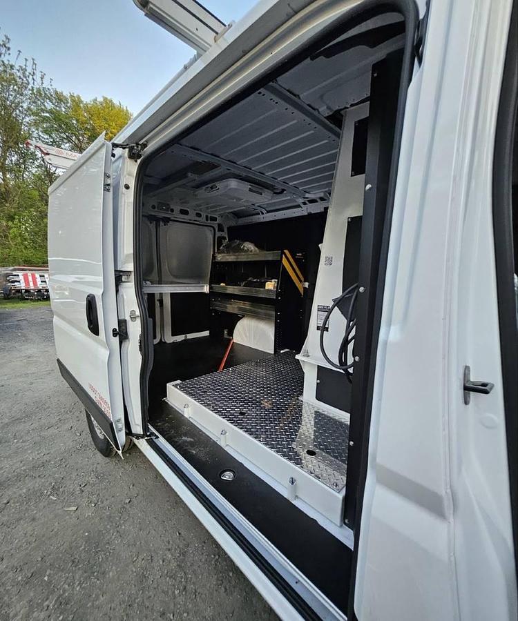 Used Versalift VANTEL29 NE Bucket Van on 2023 RAM 3500 VAN - R52427