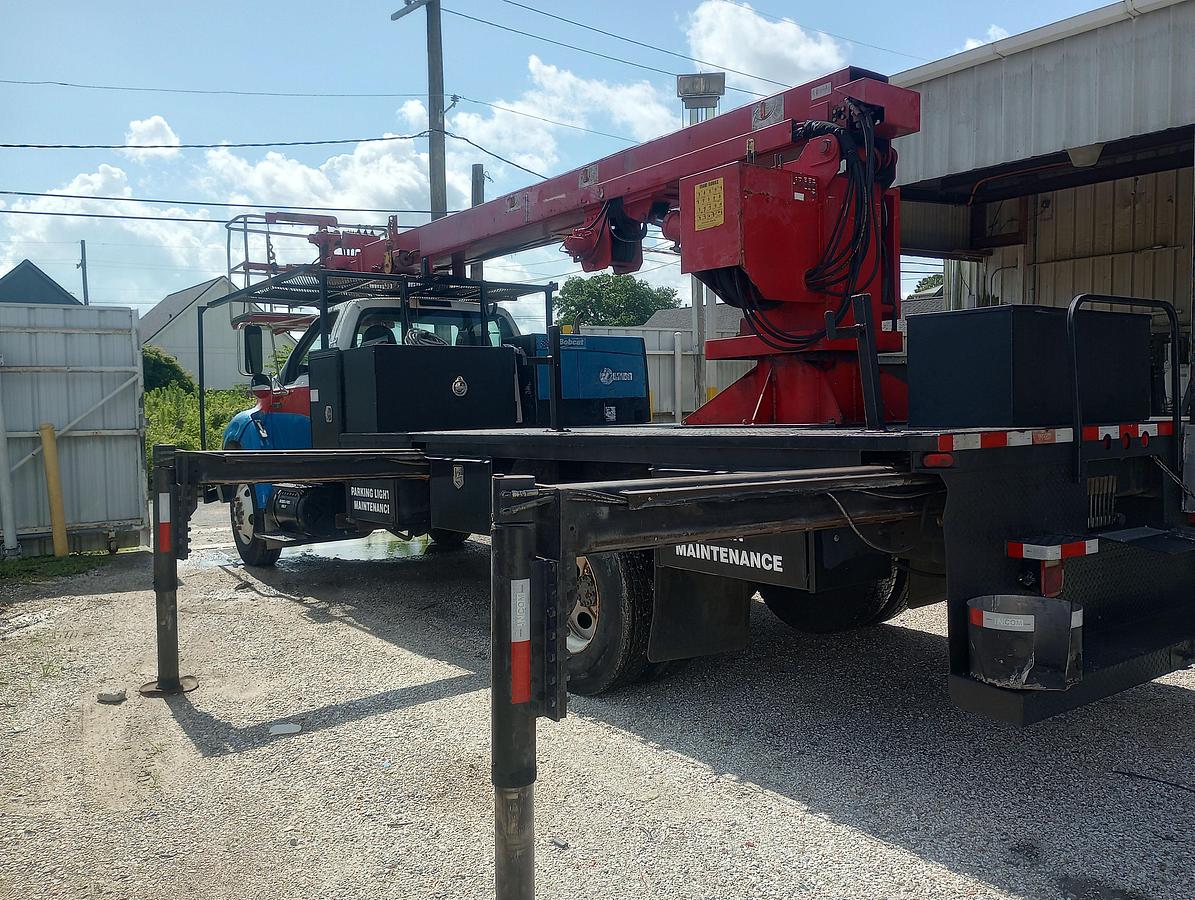 Used 2009 Ford F750 Wilkie 65XRB Sign Crane Truck – M35710