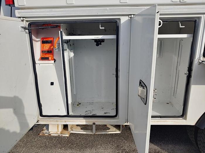 Used Altec AT40M, 45 ft, Articulating & Telescopic Material Handling Bucket Boom on 2016 Ford F550 Reg Cab Utility Truck - 41852