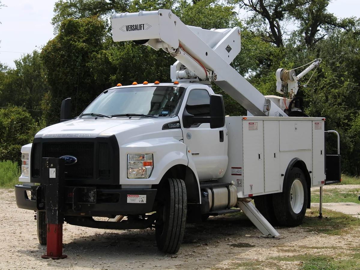 Used Versalift VST-5500SI on 2016 Ford F750 Reg Cab Utility Truck - M03468