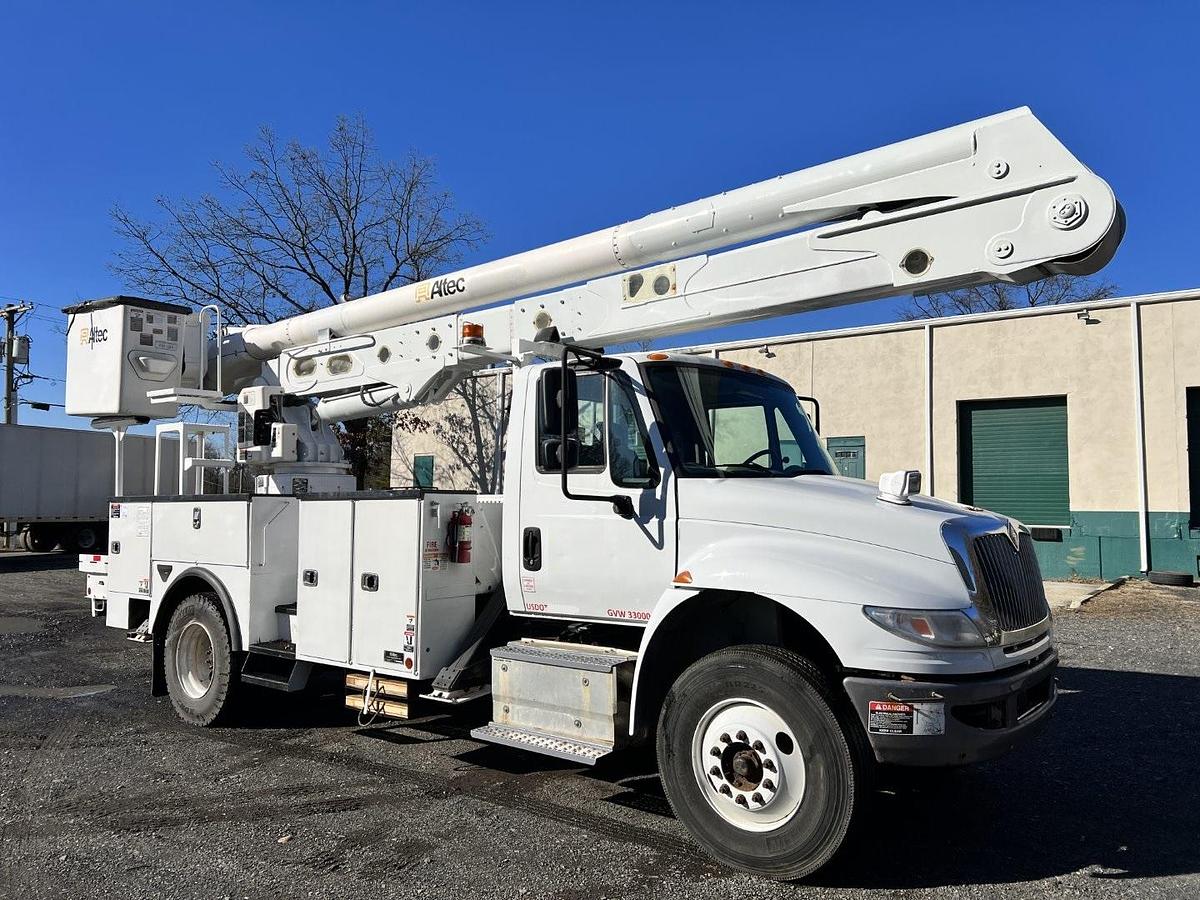 Used Altec AA55-MH Bucket Boom on 2018 International 4300 Reg Cab Utility Truck - R11468