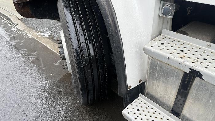 Used 2017 Elliott G85R Sign Crane on 2017 Freightliner M2-106 6x4 Reg Cab Flatbed Truck - MB7599