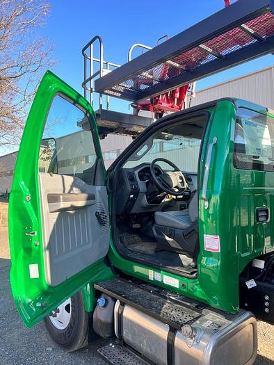 Used Elliott L55R Sign Crane on 2019 International 4300 Reg Cab Flatbed Truck - M97257