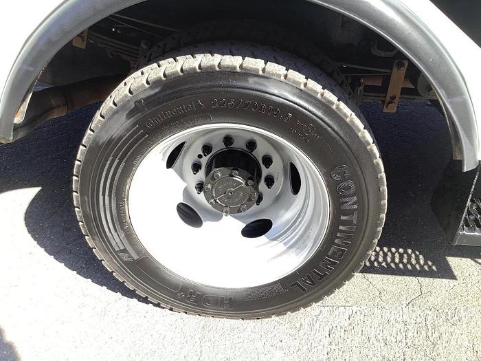 Used Altec AT41M Bucket Boom on 2018 Ford F550 Reg Cab Utility Truck - 99941