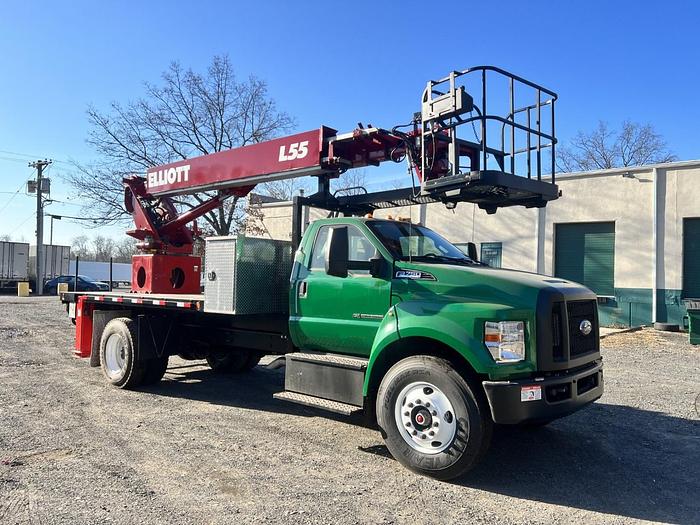 Used Elliott L55R Sign Crane on 2019 International 4300 Reg Cab Flatbed Truck - M97257