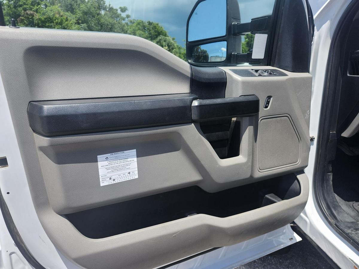 Used 2019 Altec AT48M Bucket Boom on a 2019 Ford F550 4x4 Regular Cab Utility Truck - 15672