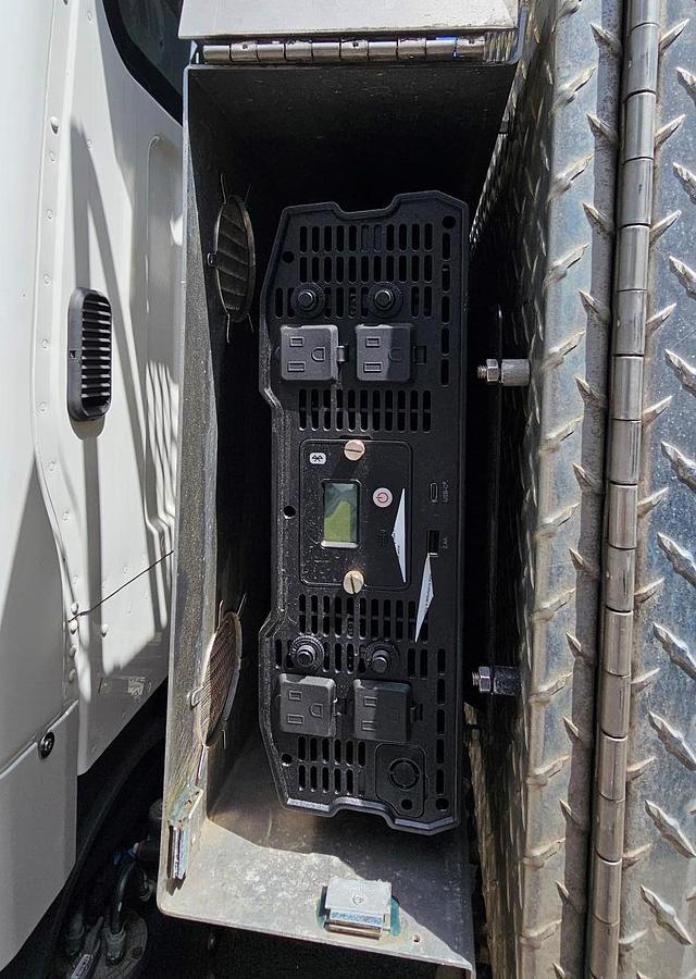 Used Elliott L55R Sign Crane on 2019 Freightliner M2-106 Reg Cab Flatbed Truck - MM6930