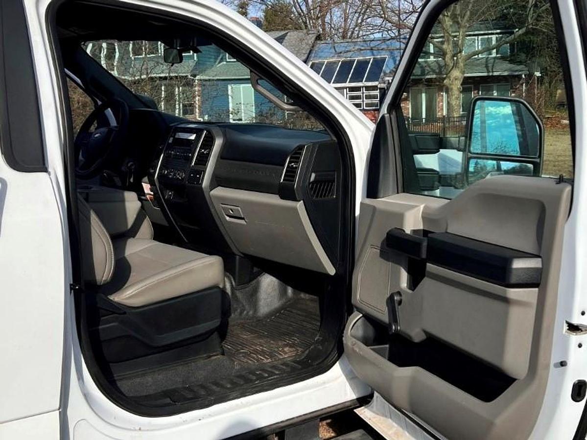 Used Altec AT200A Bucket boom on 2018 Ford F450 Reg Cab Utility Truck - R02774