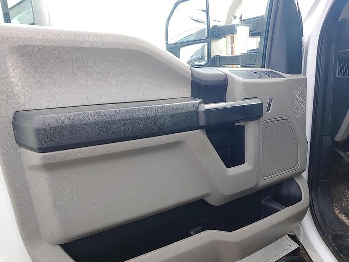 Used Altec AT41M Bucket Boom on 2018 Ford F550 4x4 Reg Cab Utility Truck - P04802