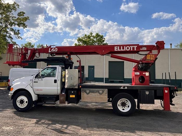 Used Elliot L60R Sign Crane on 2006 Ford F750 4x2 Reg Cab Flatbed Truck - R77335