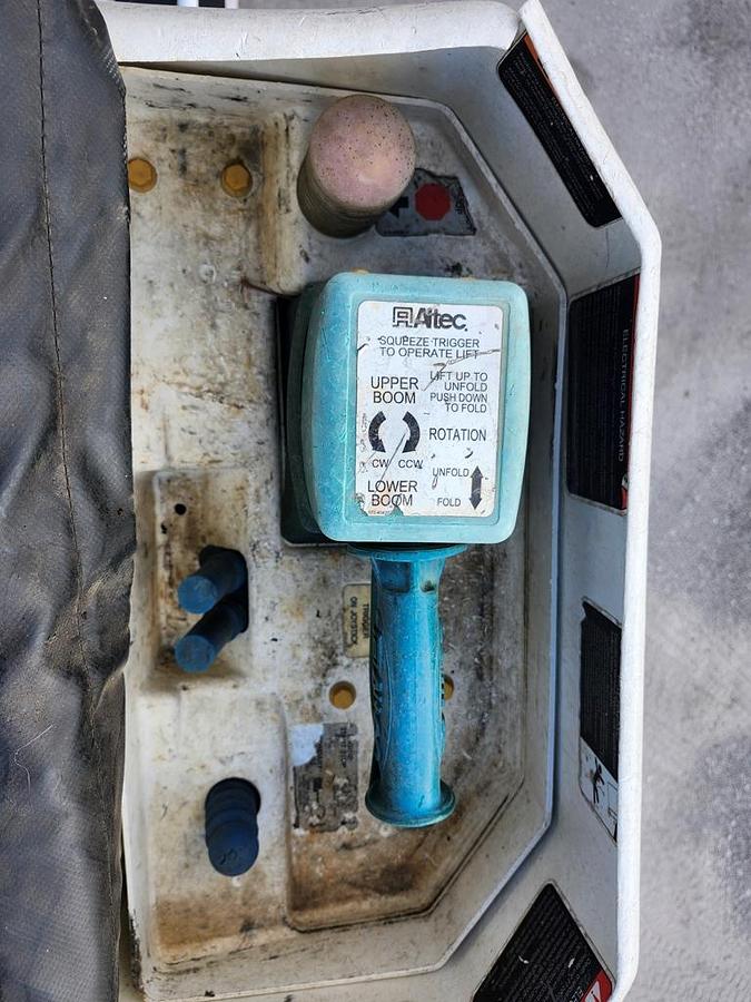 Used Altec AT41M Bucket Boom on 2019 Ford F550 4x4 Reg Cab Utility Truck - 88481