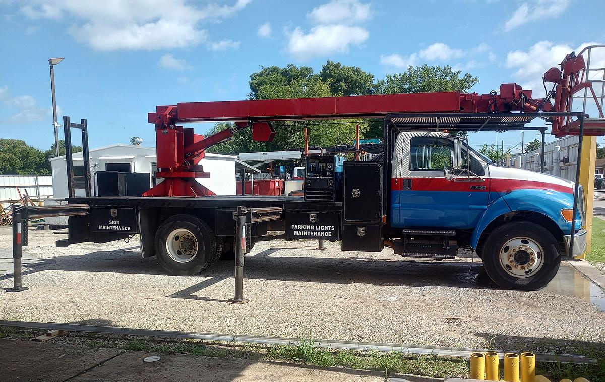 Used 2009 Ford F750 Wilkie 65XRB Sign Crane Truck – M35710