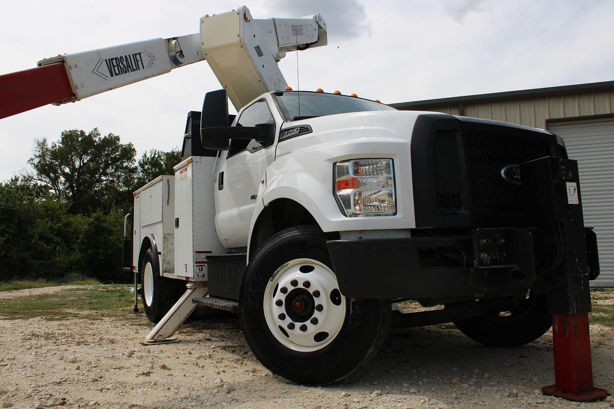 Used Versalift VST-5500SI on 2016 Ford F750 Reg Cab Utility Truck - M03468