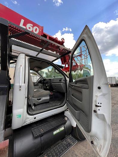 Used Elliot L60R Sign Crane on 2006 Ford F750 4x2 Reg Cab Flatbed Truck - R77335