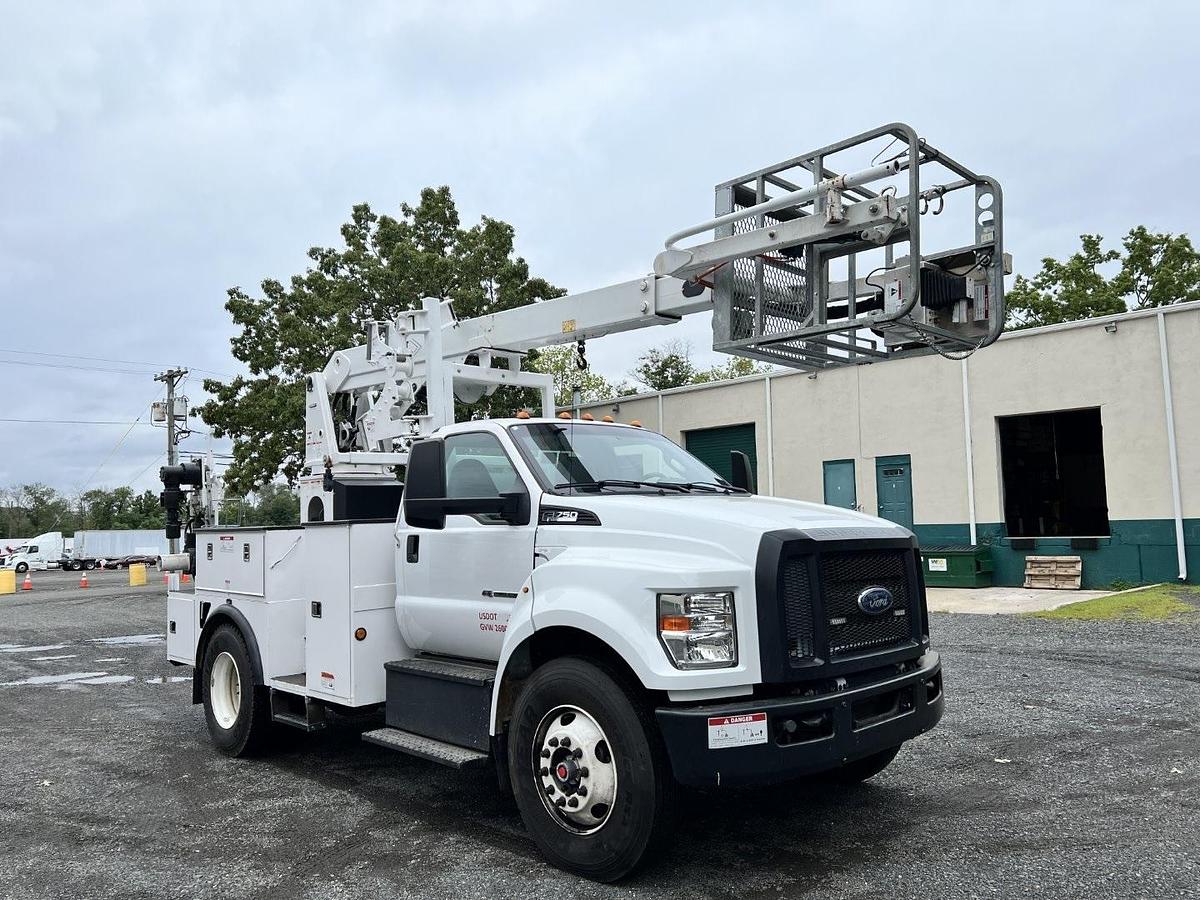 Used 2018 Ford F750 Reg Cab Utility Reel Truck - R08356