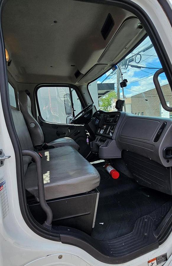 Used Elliott L55R Sign Crane on 2019 Freightliner M2-106 Reg Cab Flatbed Truck - MM6930