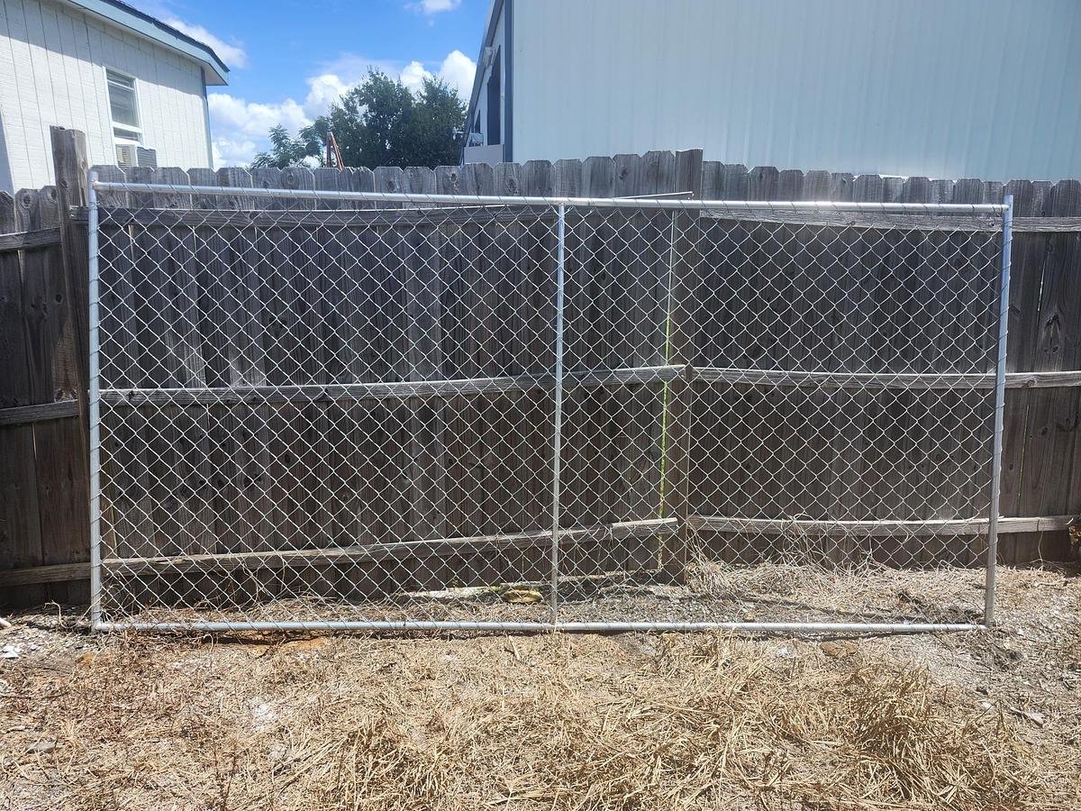 Site Fence (77) 6ft tall x 12' Long Galvanized Chain Link Fence 924 Linear feet - 010535