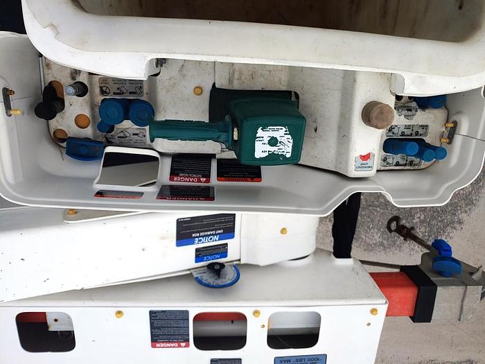 Used Altec AT41M Bucket Boom on 2018 Ford F550 4x4 Reg Cab Utility Truck - P04802