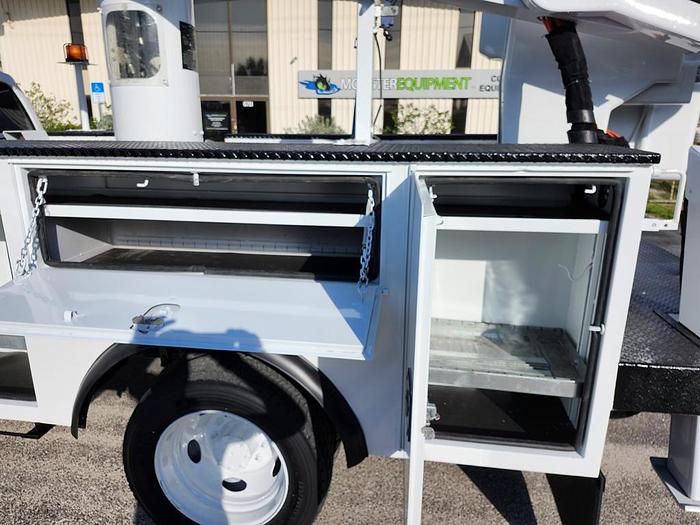 Used Versalift VST-47-SI 52' WH Bucket Boom on 2016 Ford F550 Reg Cab Utility Truck - 29260