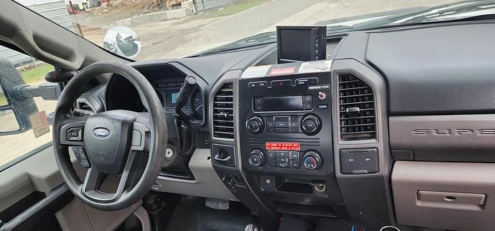 Used Altec AT41M Bucket Boom on 2018 Ford F550 Reg Cab Utility Truck - 99941