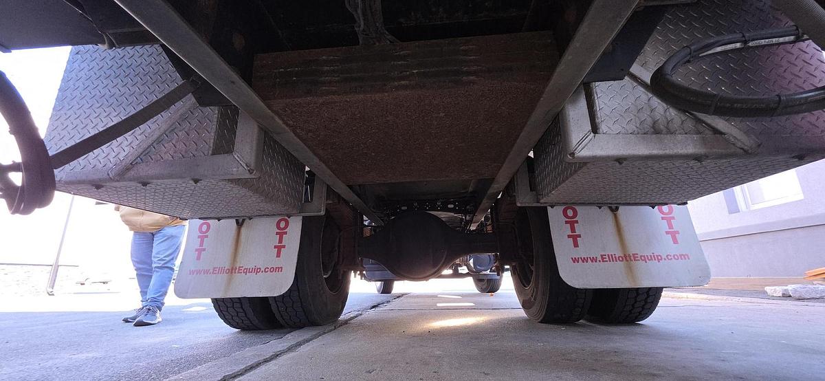 Used Elliott L55R Sign Crane on 2019 Freightliner Derated Non-CDL M2-106 Reg Cab Flatbed Truck - MM6930