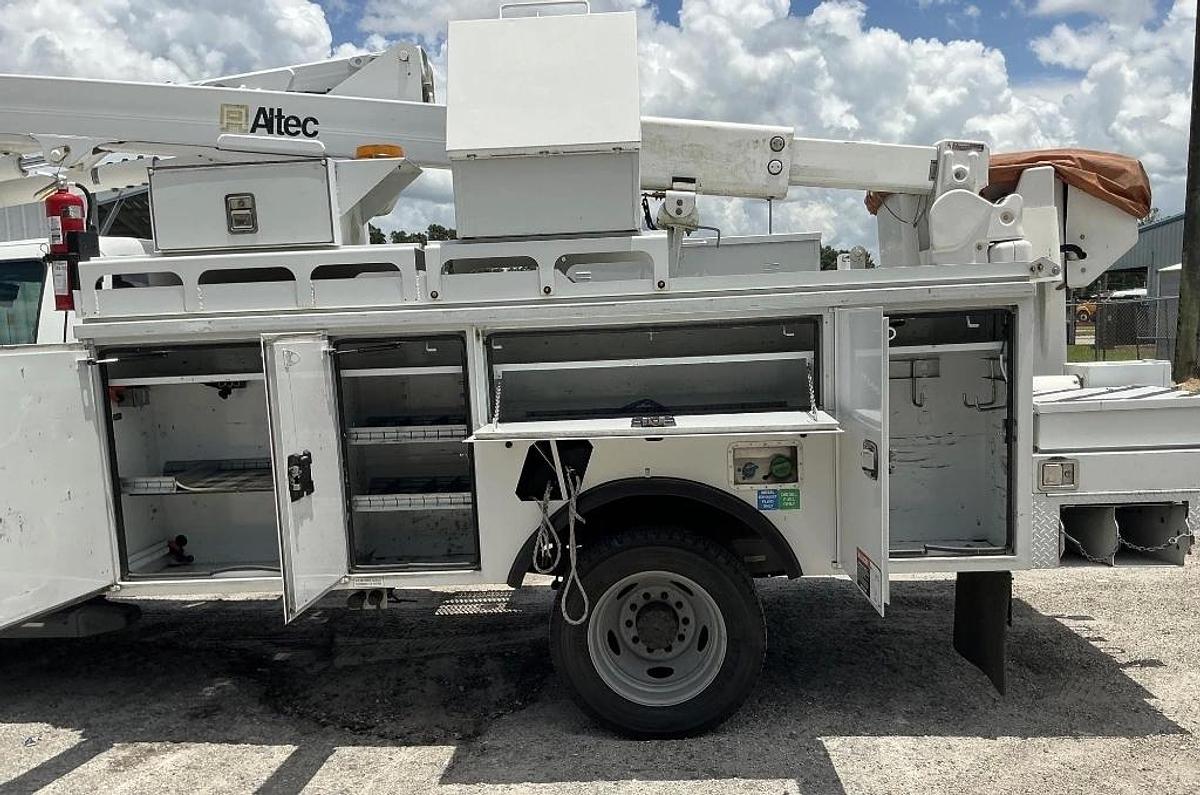 Used Altec AT40G Bucket Boom on  2016 Ford F550 4x4 Reg Cab Utility Truck - 83118