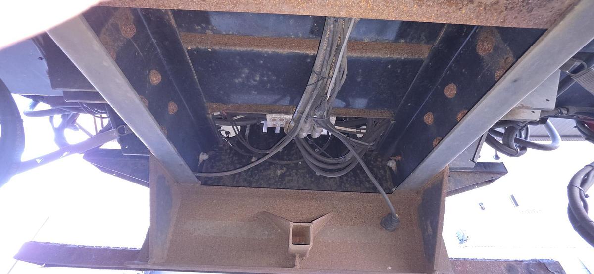 Used Elliott L55R Sign Crane on 2019 Freightliner Derated Non-CDL M2-106 Reg Cab Flatbed Truck - MM6930