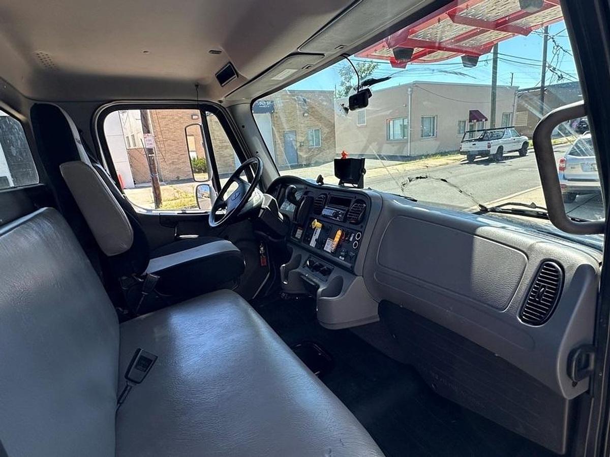 Used Elliott L55 Sign Crane on 2020 Freightliner M2-106 Non-CDL Reg Cab Flatbed Truck - ME3290