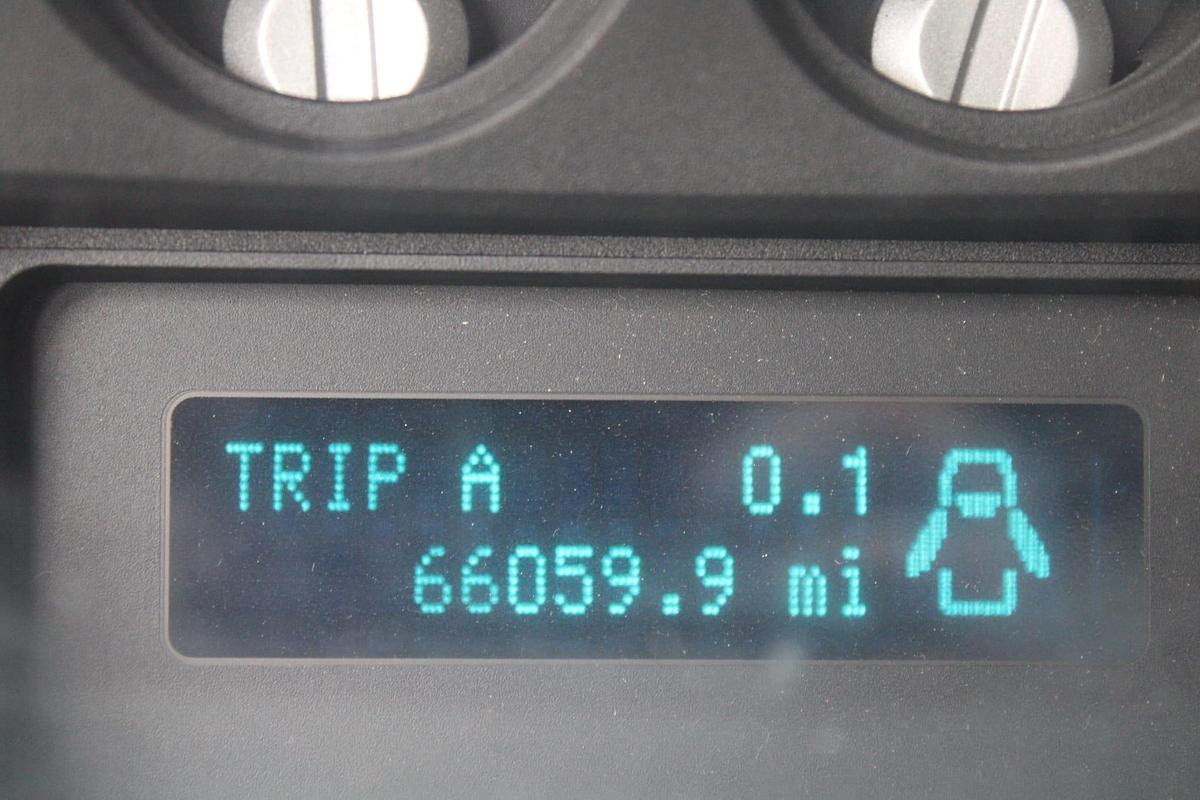 Used Versalift VST-5500SI on 2016 Ford F750 Reg Cab Utility Truck - M03468