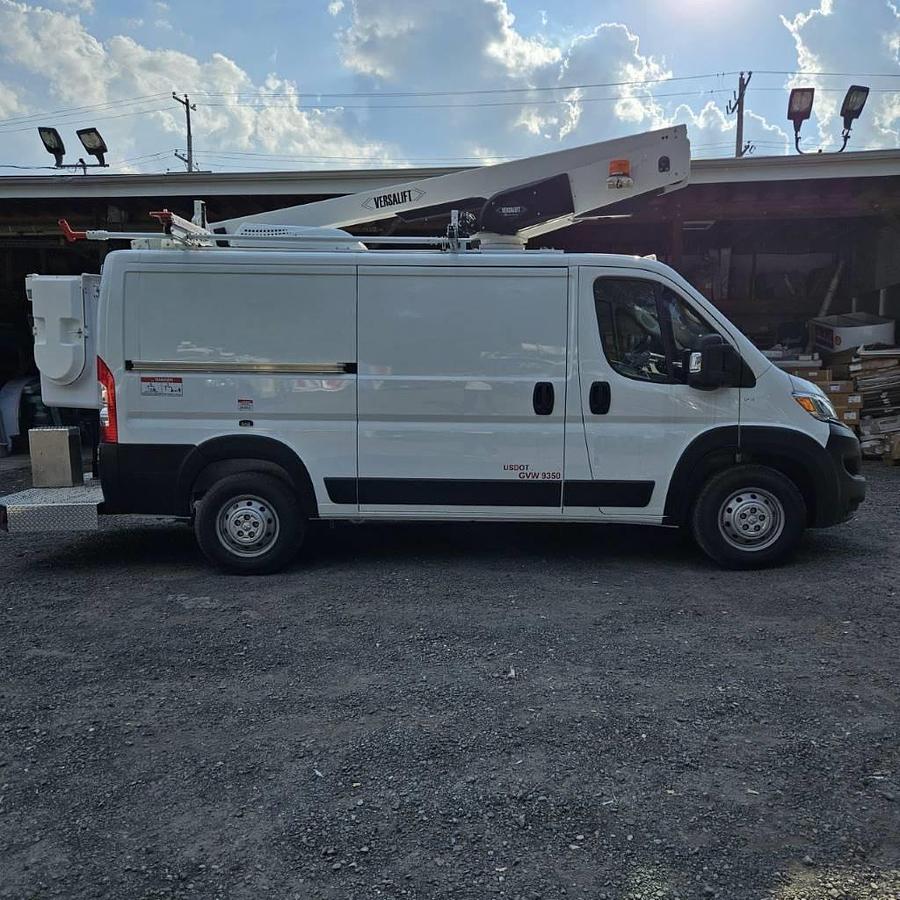 Used Versalift VANTEL29 NE Bucket Van on 2023 RAM 3500 VAN - R57611