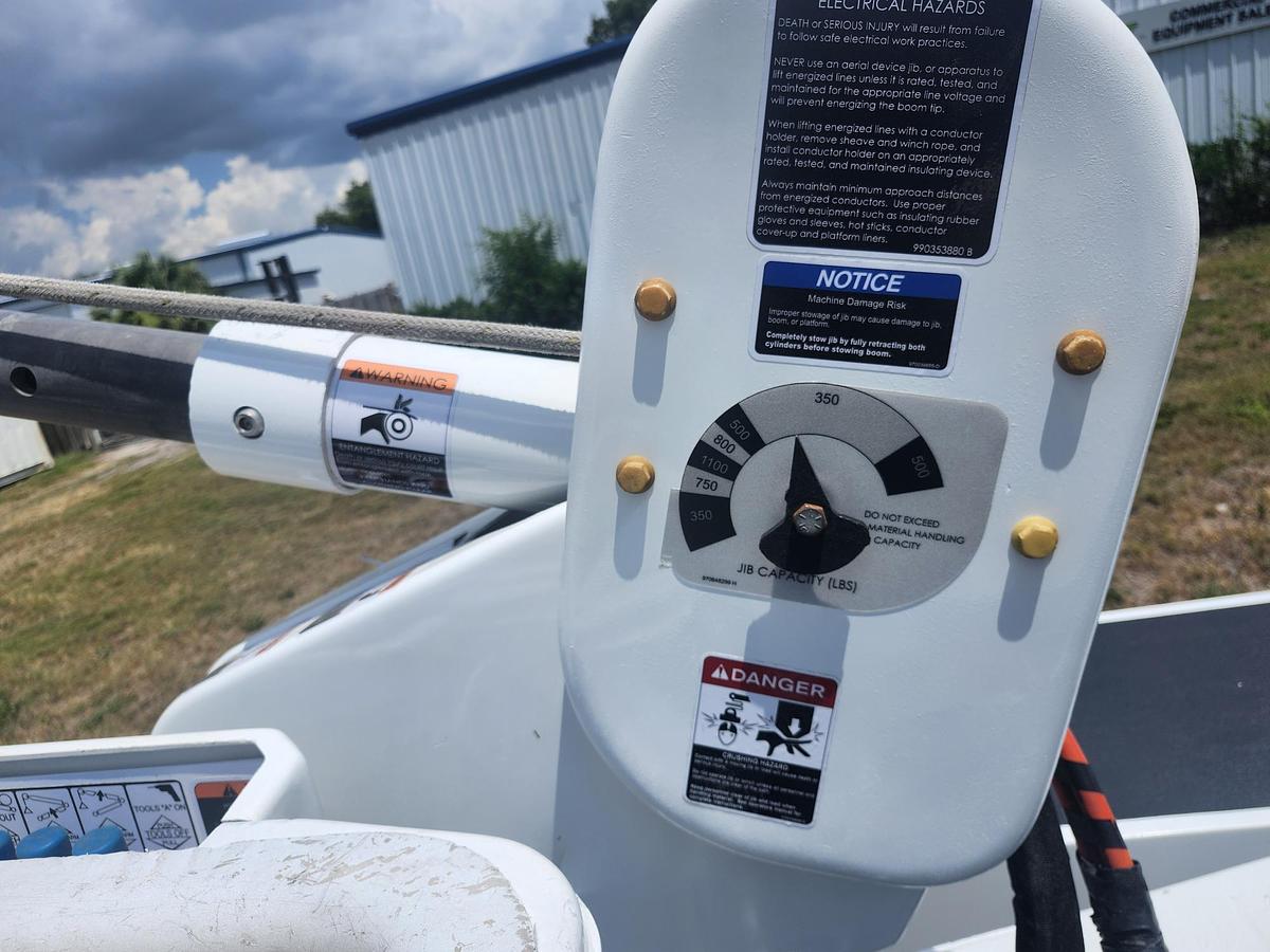 Used 2019 Altec AT48M Bucket Boom on a 2019 Ford F550 4x4 Regular Cab Utility Truck - 15672