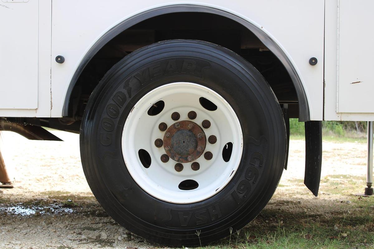 Used Versalift VST-5500SI on 2016 Ford F750 Reg Cab Utility Truck - M03468