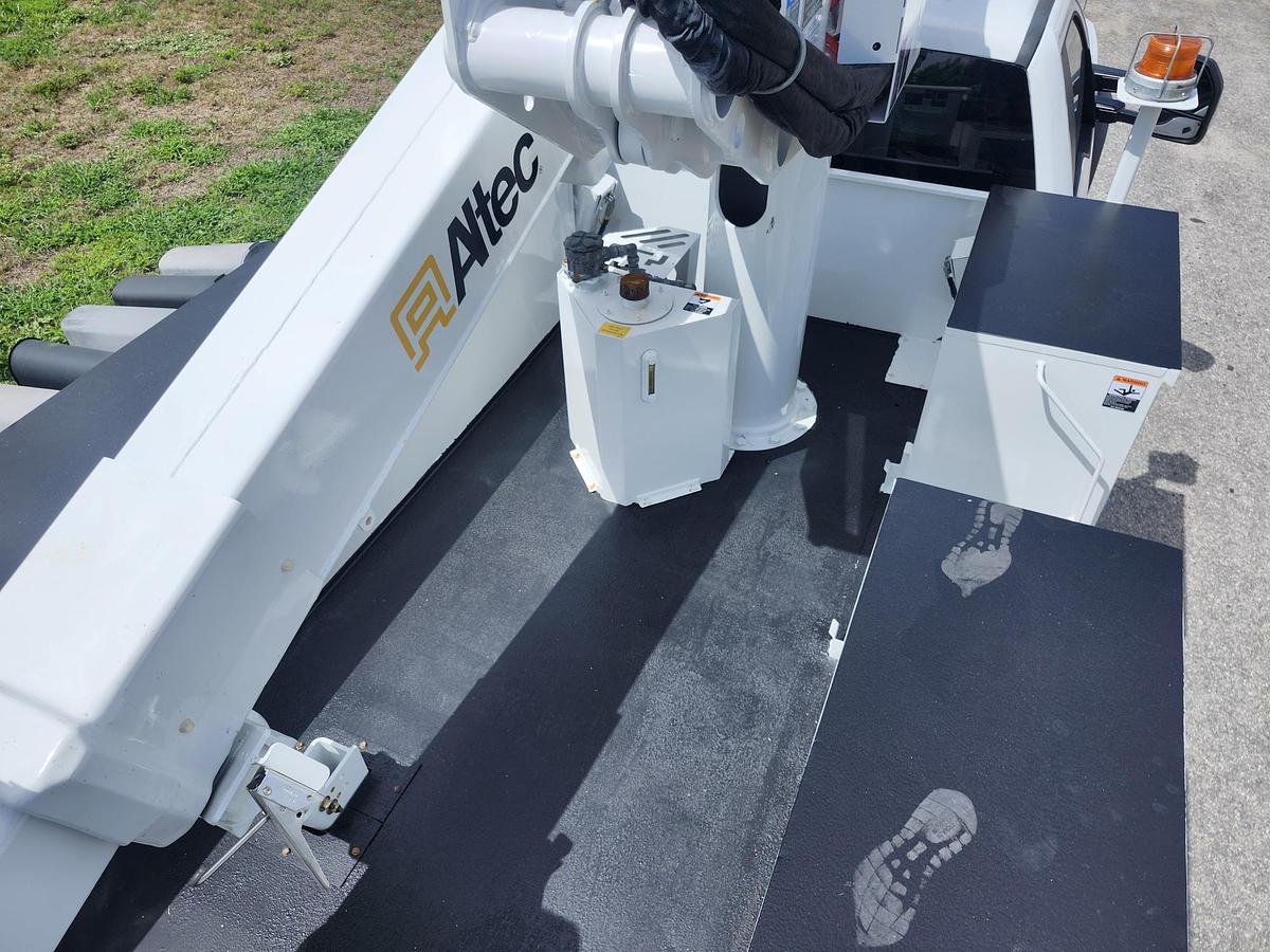 Used Altec AT41M 46ft Insulated Bucket Boom on 2019 F550 4x4 Reg Cab Utility Truck - K25421