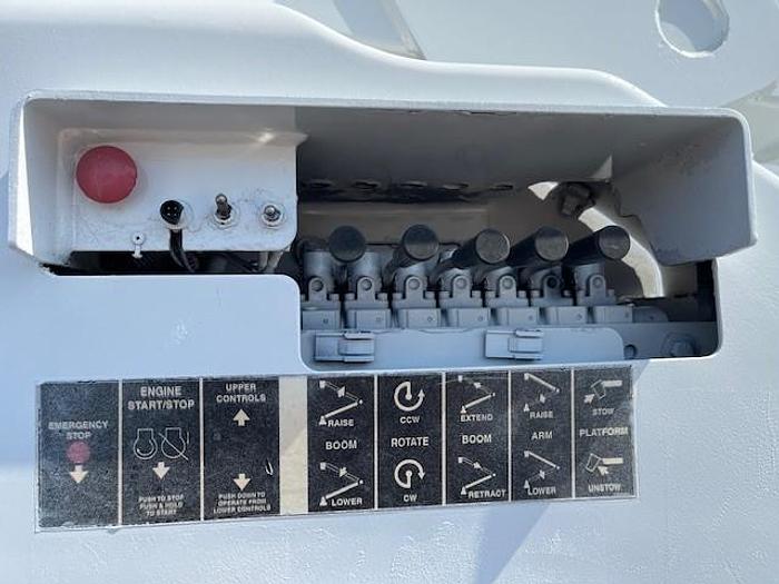 Used Altec AT40G Bucket Boom on 2014 Ford F550 Reg Cab Utility Truck - C70634