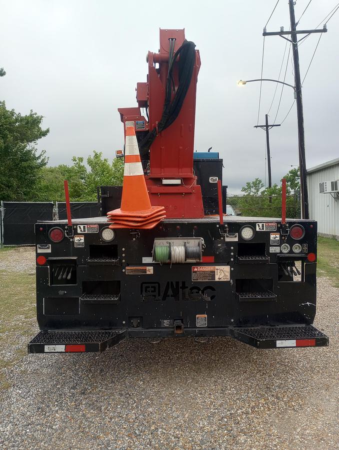 Used Altec LS63 Sign Crane on 2012 Ford F750 Reg Cab Flatbed Truck - 66987