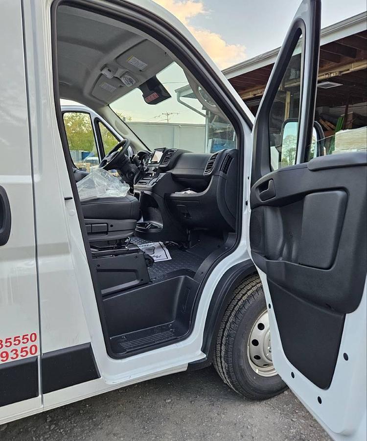 Used Versalift VANTEL29 NE Bucket Van on 2023 RAM 3500 VAN - R52427