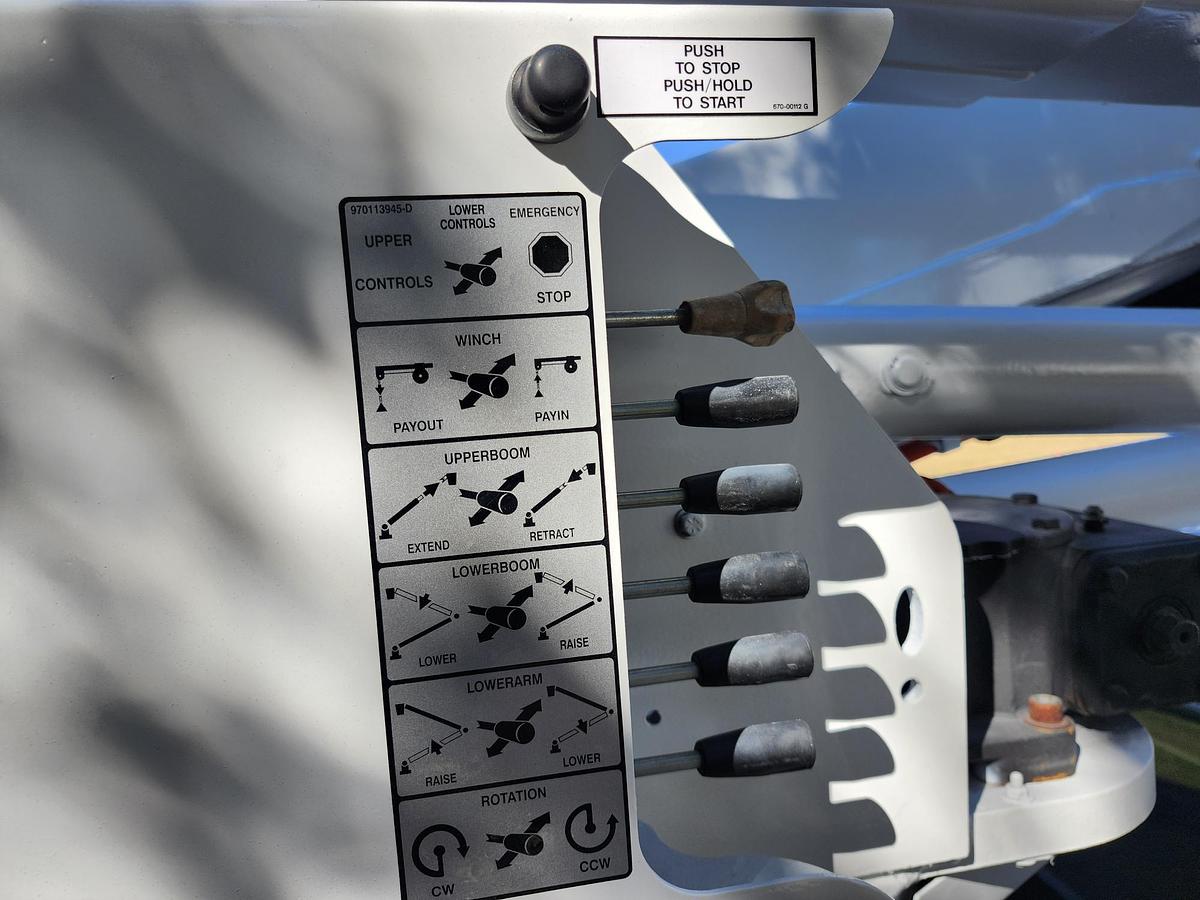 Used Altec AT41M Bucket Boom on 2019 Ford F550 4x4 Reg Cab Service Truck - 15762