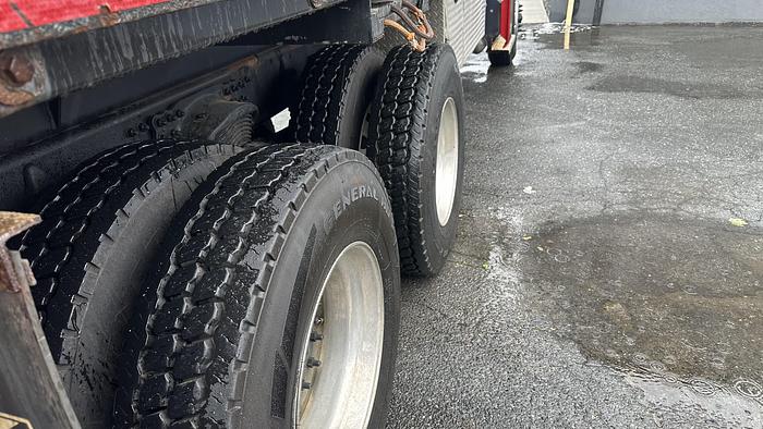 Used 2017 Elliott G85R Sign Crane on 2017 Freightliner M2-106 6x4 Reg Cab Flatbed Truck - MB7599