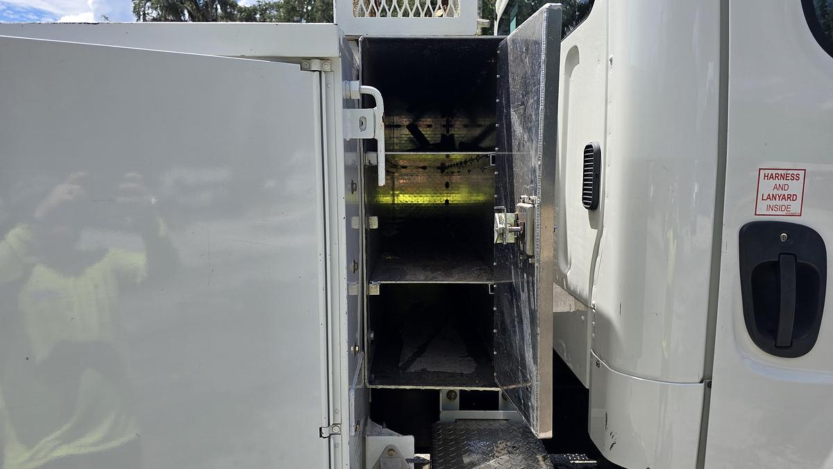 Used Altec T40P Cable Placer on 2023 Freightliner M2-106 - MG4199