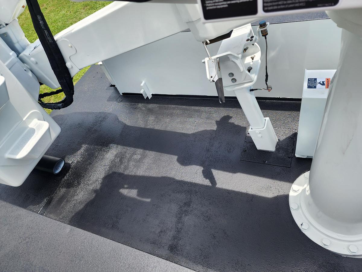 Used 2019 Altec AT48M Bucket Boom on a 2019 Ford F550 4x4 Regular Cab Utility Truck - P10412