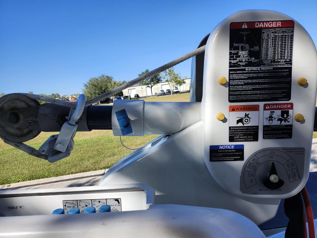 Used Altec AT41M Bucket Boom on 2019 Ford F550 4x4 Reg Cab Service Truck - 15762