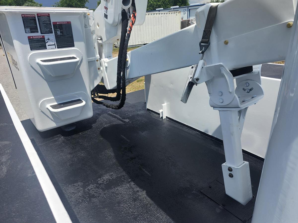 Used 2019 Altec AT48M Bucket Boom on a 2019 Ford F550 4x4 Regular Cab Utility Truck - 15672
