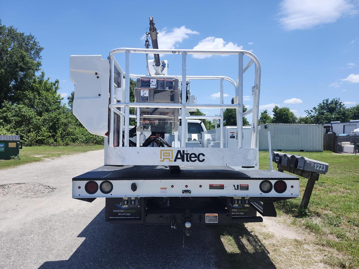Used Altec AT40S 2-Man Basket Sign Boom on 2016 4x4 Ford F550 Reg Cab Utility Truck - P86066