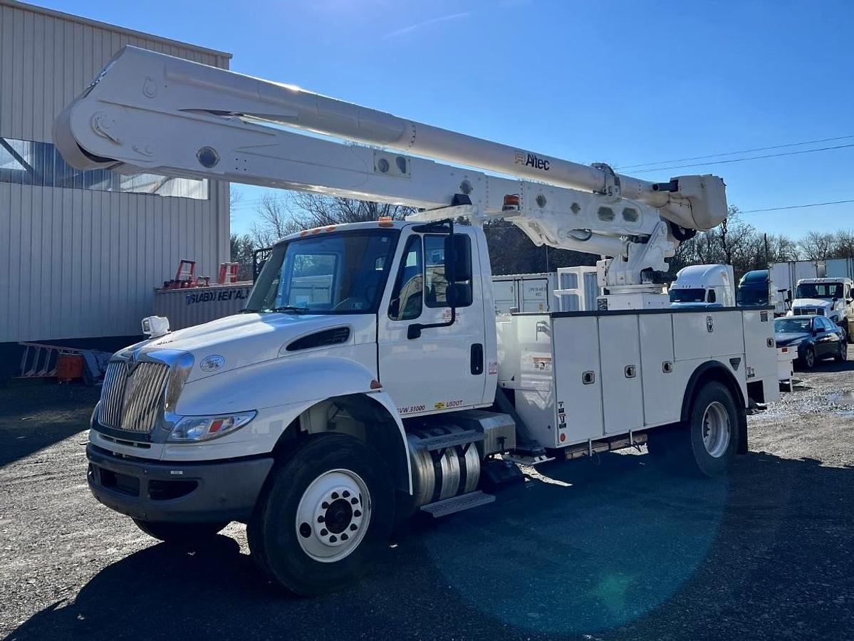 Used Altec AA55-MH Bucket Boom on 2018 International 4300 Reg Cab Utility Truck - R11468