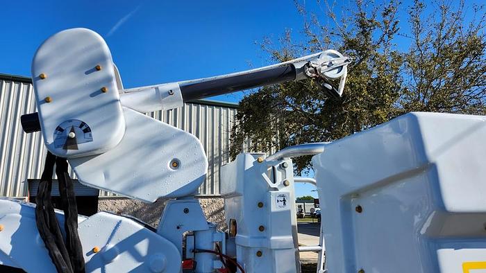 Used Altec AT40S Bucket Boom on 2016 Ford F550 Reg Cab Utility Truck - 72785